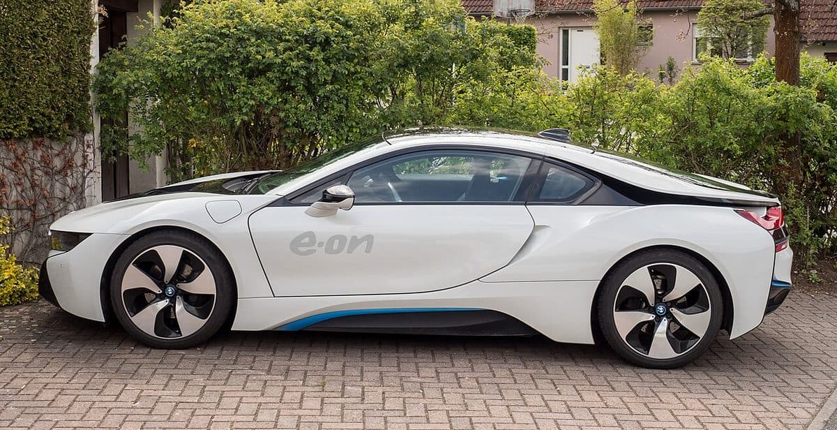 양산 BMW i8의 측면. 고스트 프로토콜의 비전 이피션트다이내믹스 콘셉트가 아니고, 영화 스틸이 아닙니다.